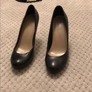FRANCO SARTO SIze 6 black heel
